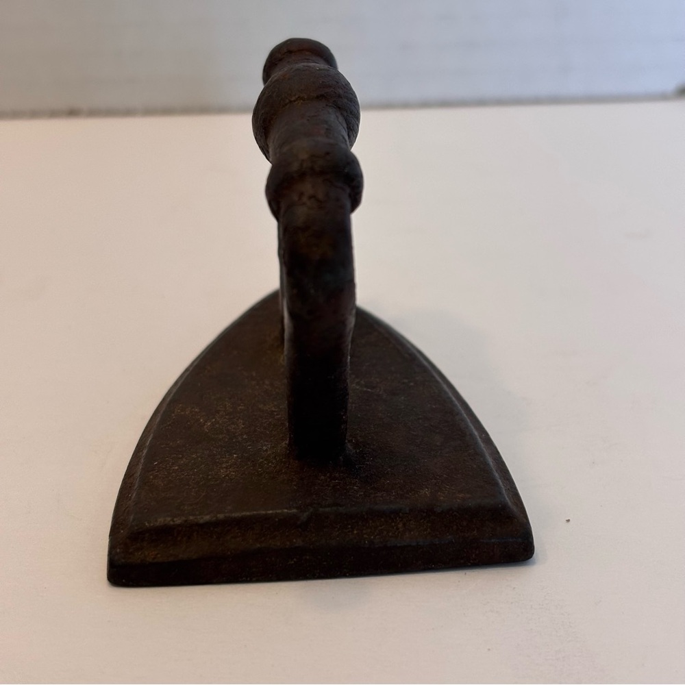 Vintage Cast Iron Miniature Pressing Iron - Picture 8 of 13